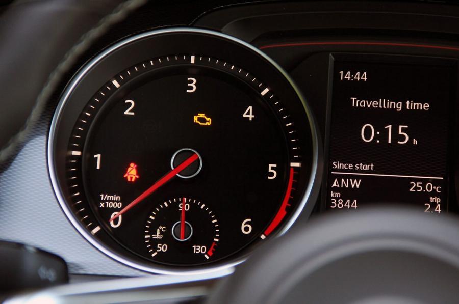 Панель приборов Volkswagen Golf GTD 5-Door 2017 года  (WW) (фото 42 из 58)